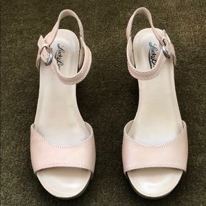 Lucky wedge sandals